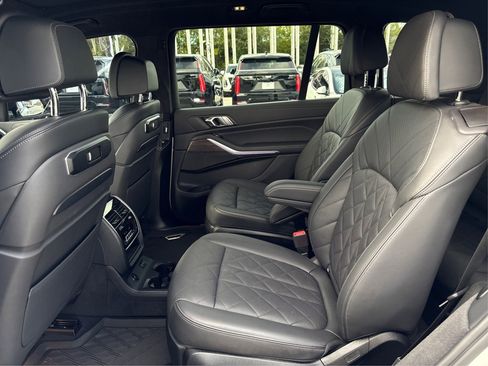 Used 2023 BMW X7 xDrive40i w/ M Sport Package image 10