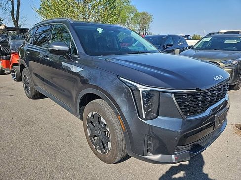 Used 2024 Kia Sorento S image 2