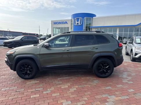 Used 2018 Jeep Cherokee Trailhawk w/ Quick Order Package 27L AWD/4WD image 33
