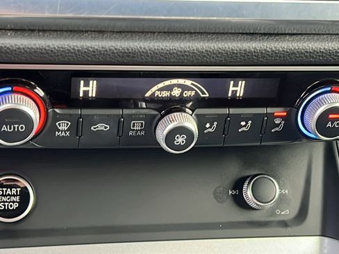 Used 2023 Audi Q3 2.0T Premium image 14