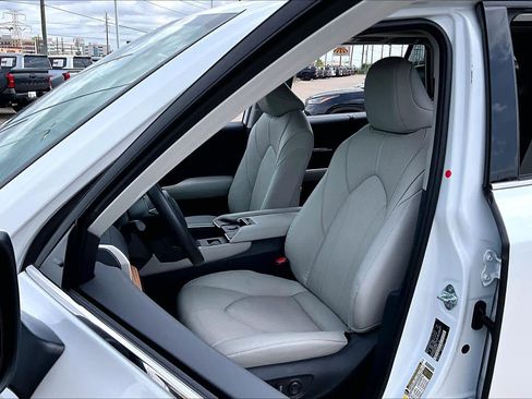 Used 2025 Toyota Grand Highlander FWD image 8