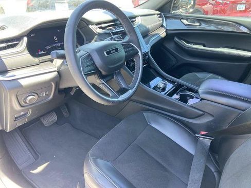 Used 2023 Jeep Grand Cherokee Altitude AWD/4WD image 6