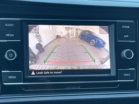 Used 2023 Volkswagen Jetta SE FWD image 18