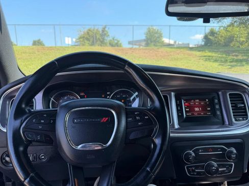 Used 2015 Dodge Charger SE RWD image 18