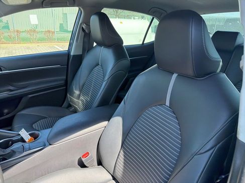 Used 2023 Toyota Camry SE w/ Convenience Package image 12