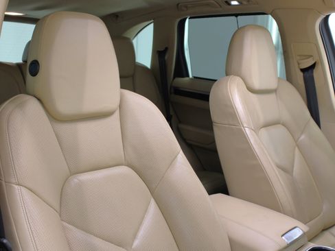 Used 2012 Porsche Cayenne image 51