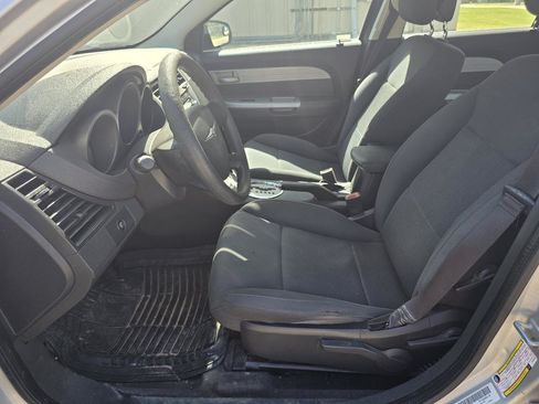 Used 2010 Chrysler Sebring Touring FWD image 9