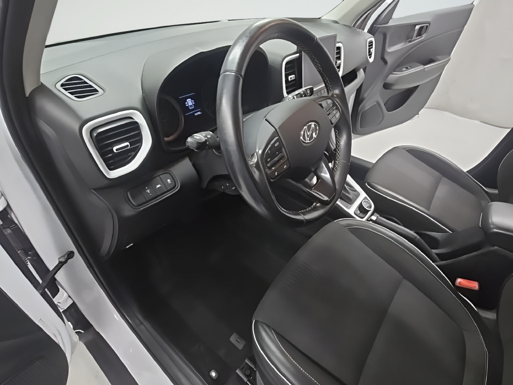 Used 2022 Hyundai Venue Limited FWD image 13