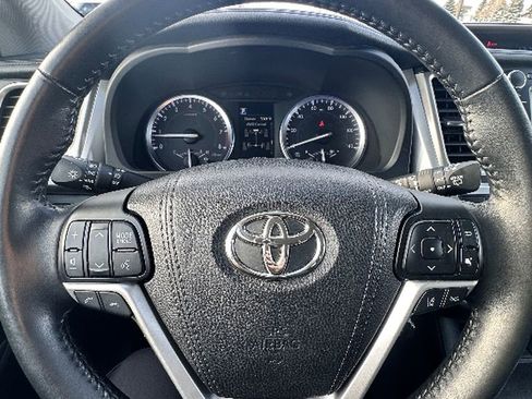 Used 2017 Toyota Highlander XLE image 15