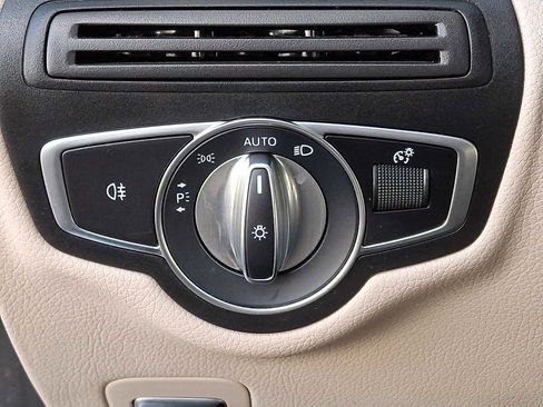 Used 2021 Mercedes-Benz GLC 300 GLC 300 image 21