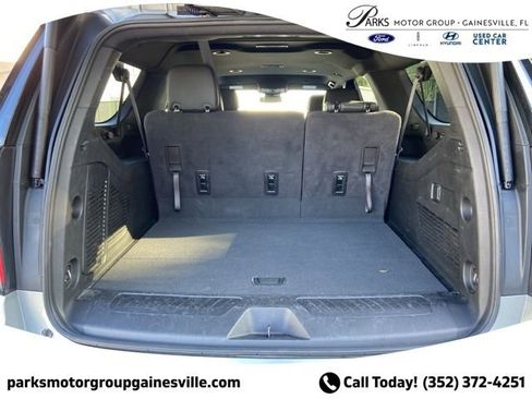 Used 2024 Chevrolet Suburban LT RWD image 13
