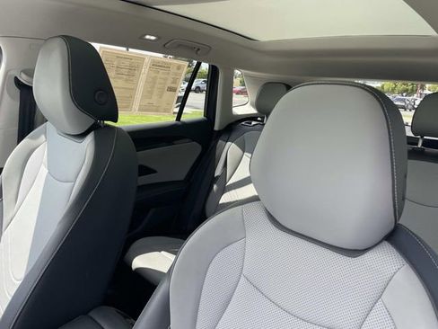 Used 2026 Volkswagen Tiguan SE w/ Panoramic Sunroof Package FWD image 24