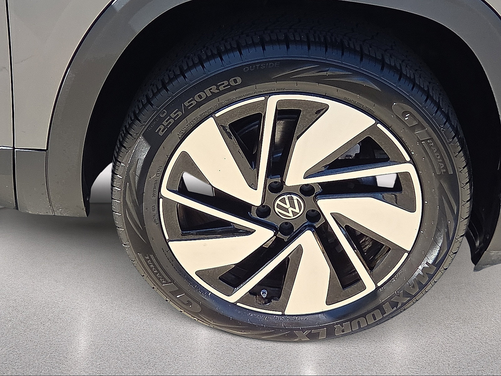 Used 2025 Volkswagen Atlas SE AWD/4WD image 7