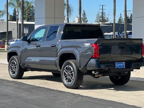 Used 2025 Toyota Tacoma TRD Sport AWD/4WD image 6