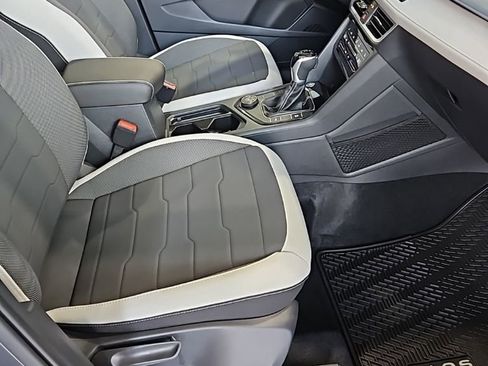 New 2026 Volkswagen Taos SE AWD/4WD image 13