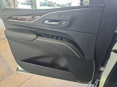 Certified 2023 Cadillac Escalade ESV Sport Platinum image 28