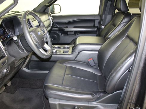 Used 2021 Ford Expedition XLT image 5