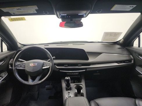 Used 2024 Cadillac XT4 Luxury w/ Cold Weather Package image 18