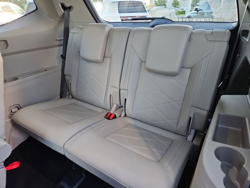 Certified 2025 Volkswagen Atlas SE image 15