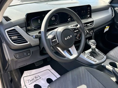 New 2026 Kia Seltos LX image 9