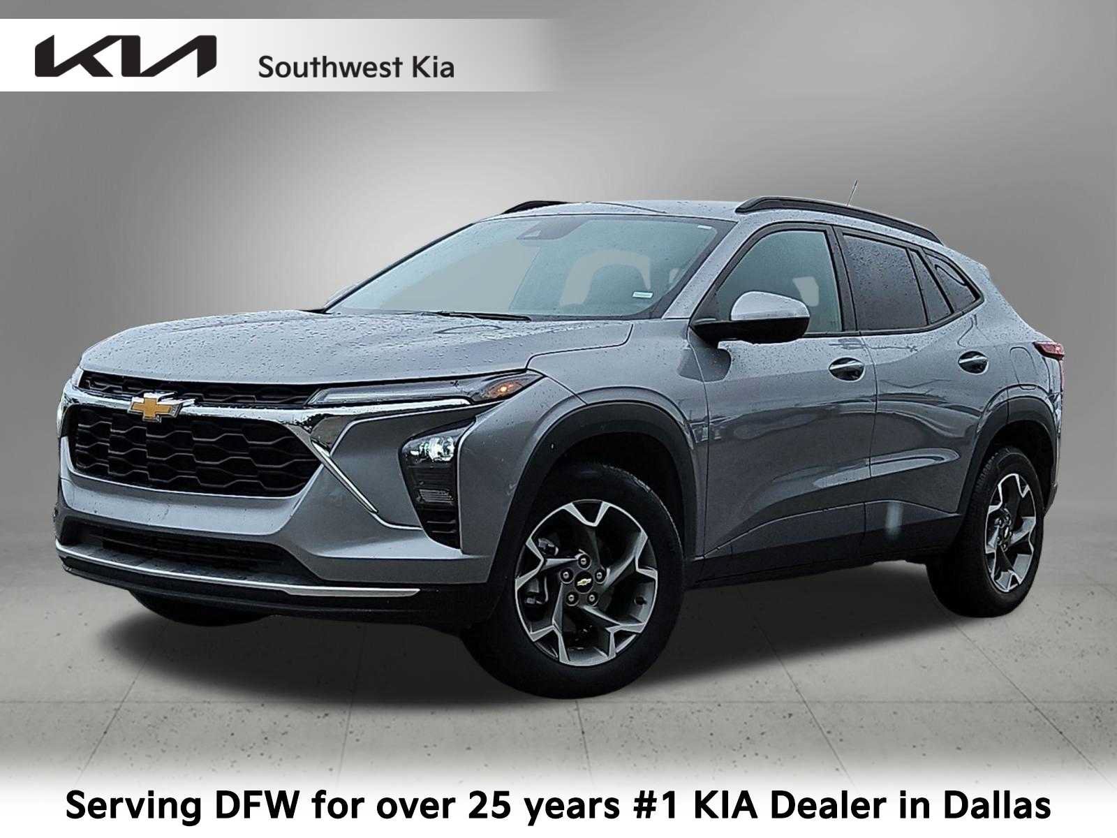 Used 2025 Chevrolet Trax LT FWD image 1