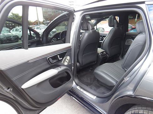 Certified 2023 Mercedes-Benz EQS 580 4MATIC SUV w/ Exclusive Trim Package image 22