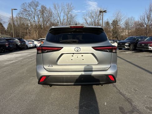 Used 2023 Toyota Highlander LE image 7