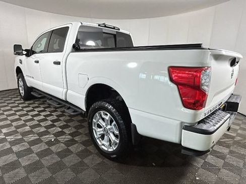 Used 2022 Nissan Titan SV w/ SV Convenience Package AWD/4WD image 4