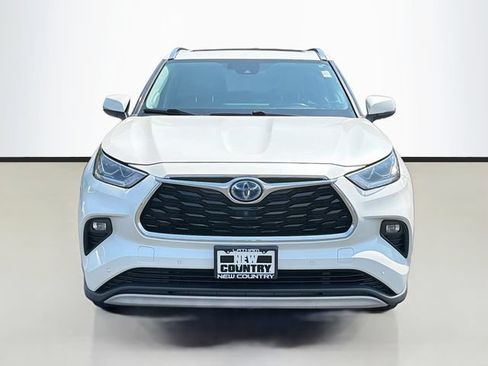 Used 2021 Toyota Highlander Platinum AWD/4WD image 2