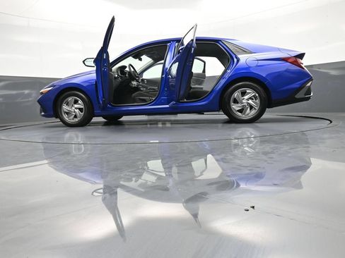 Certified 2025 Hyundai Elantra SE w/ Cargo Package FWD image 48
