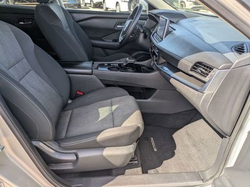 Used 2024 Nissan Rogue SV image 31
