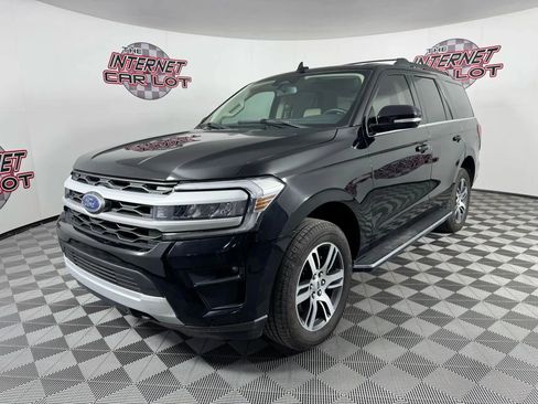 Used 2023 Ford Expedition XLT AWD/4WD image 3