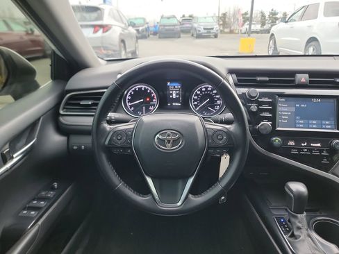 Used 2020 Toyota Camry SE image 14