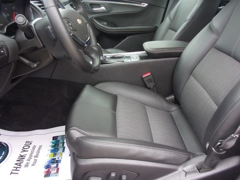 Used 2016 Chevrolet Impala LT w/ Convenience Package FWD image 12