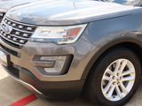 Used 2017 Ford Explorer XLT image 3