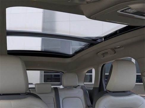 Used 2025 Lincoln Corsair Reserve image 22