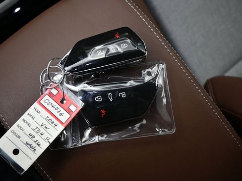 Used 2024 Volkswagen ID.4 2WD image 11