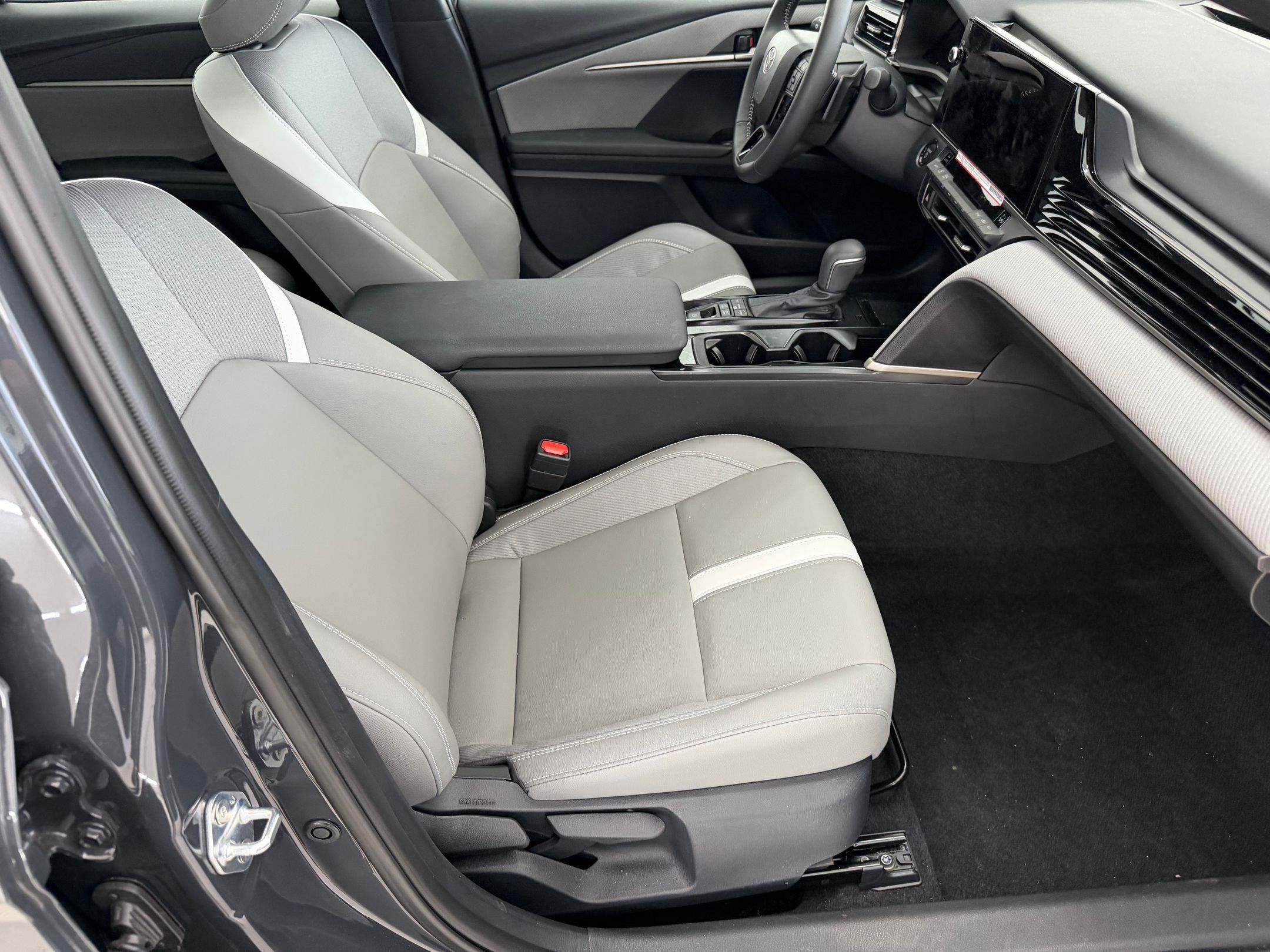 Used 2026 Toyota Camry SE w/ Multimedia Upgrade Package FWD image 23