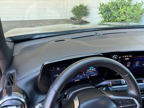 Used 2025 Chevrolet Equinox LT AWD/4WD image 34