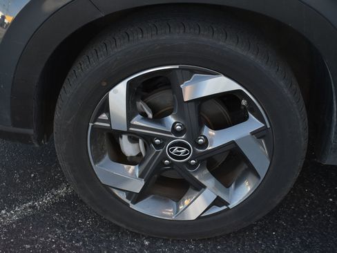 Used 2025 Hyundai Venue SEL FWD image 10