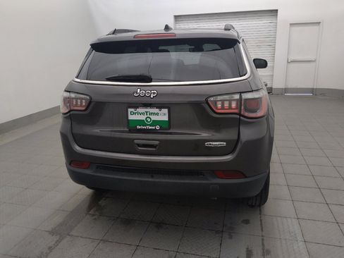 Used 2019 Jeep Compass Latitude FWD image 7