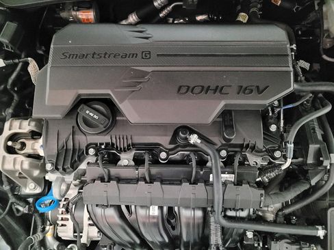 Used 2025 Hyundai Elantra SEL image 30