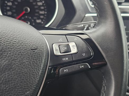 Used 2020 Volkswagen Tiguan SE AWD/4WD image 28