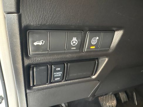 Used 2022 Nissan Armada Platinum w/ Captain's Chairs Package RWD image 14