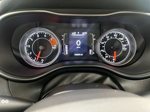 Used 2020 Jeep Cherokee Latitude Plus AWD/4WD image 11
