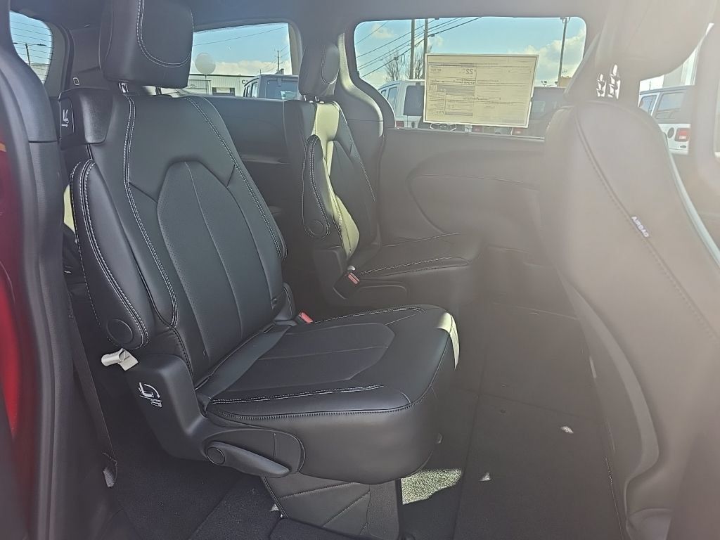 New 2026 Chrysler Pacifica Select FWD image 20
