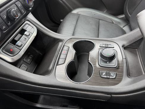 Used 2021 GMC Acadia SLT w/ Technology Package AWD/4WD image 50