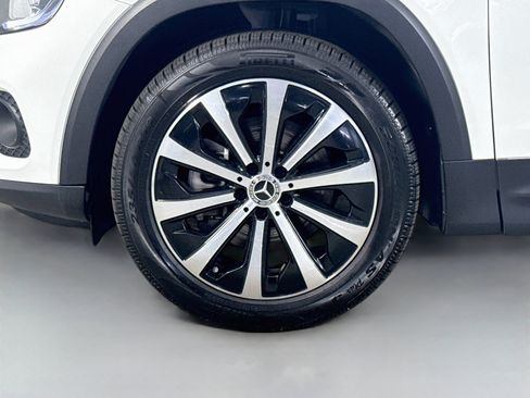 Used 2023 Mercedes-Benz GLB 250 4MATIC w/ Premium Package image 38