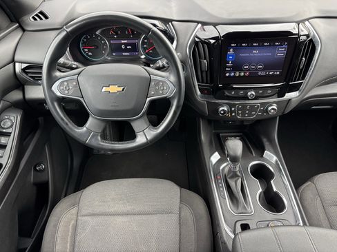 Used 2023 Chevrolet Traverse LT image 3