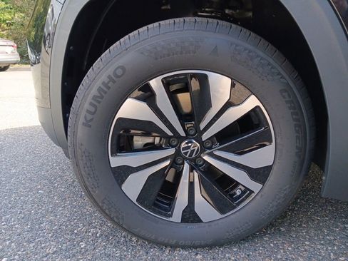 Used 2025 Volkswagen Atlas SE image 26